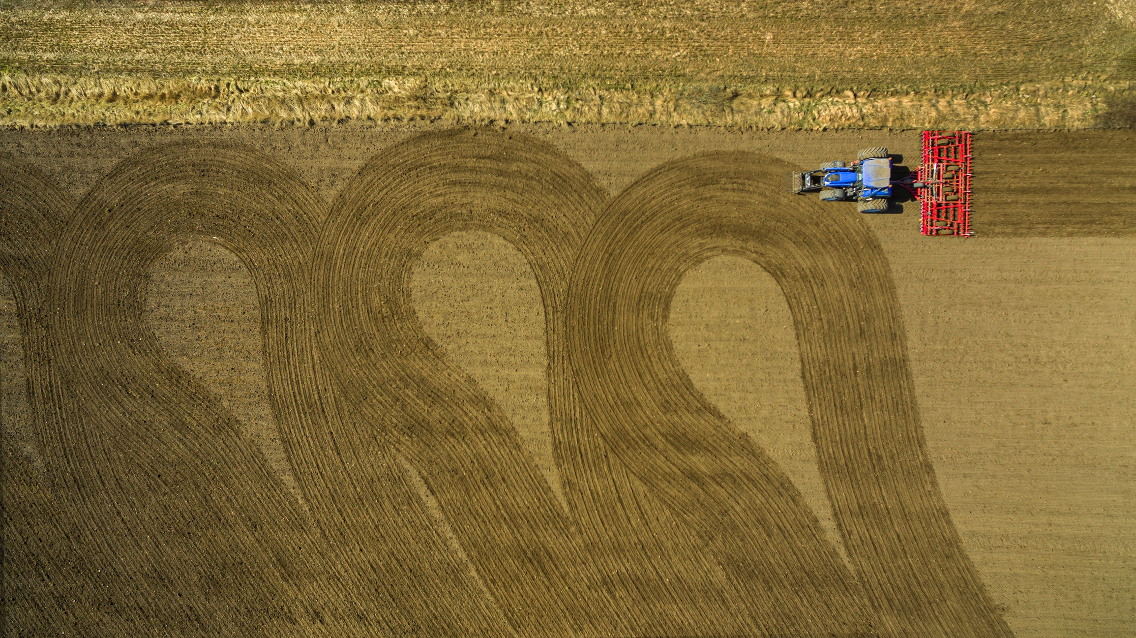 Elmia Lantbruk image with tractor in a field